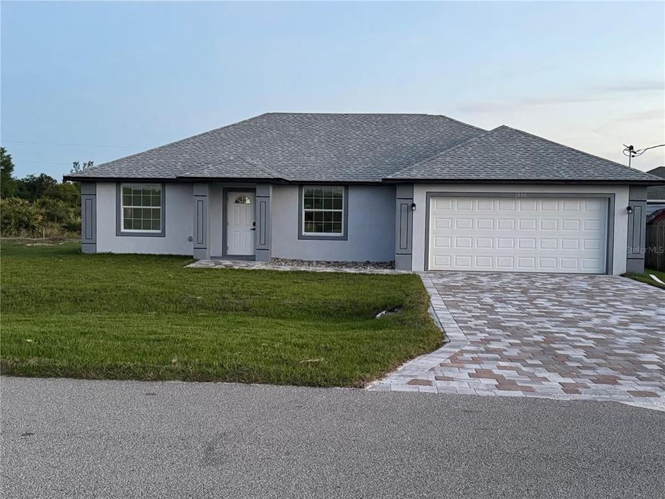 For Sale: $299,999 (3 beds, 2 baths, 2100 Square Feet)