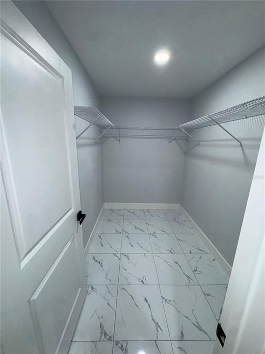 For Sale: $299,999 (3 beds, 2 baths, 2100 Square Feet)