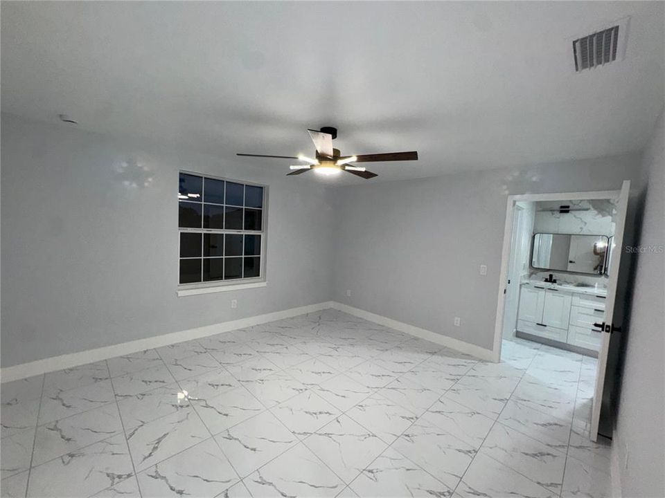 For Sale: $299,999 (3 beds, 2 baths, 2100 Square Feet)