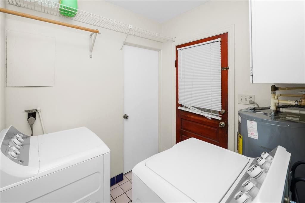 Active With Contract: $215,000 (2 beds, 1 baths, 960 Square Feet)