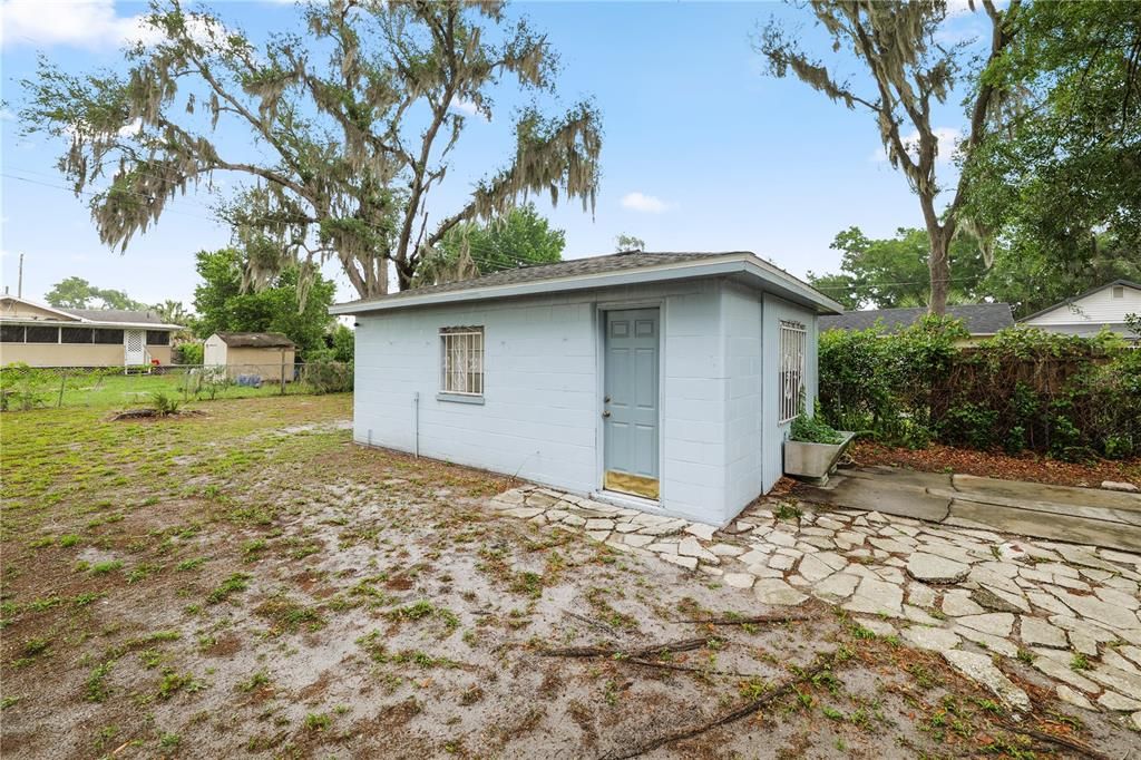 Active With Contract: $215,000 (2 beds, 1 baths, 960 Square Feet)