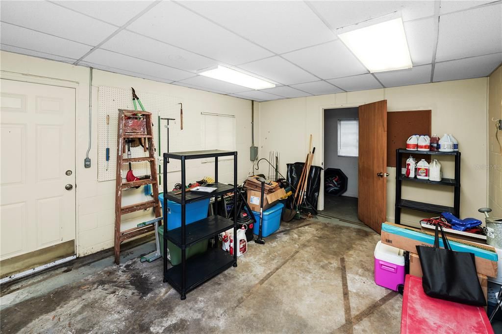 Active With Contract: $215,000 (2 beds, 1 baths, 960 Square Feet)