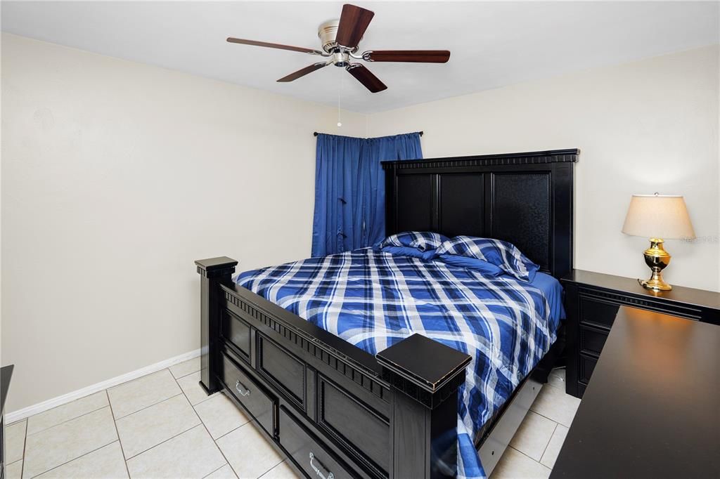 Active With Contract: $215,000 (2 beds, 1 baths, 960 Square Feet)