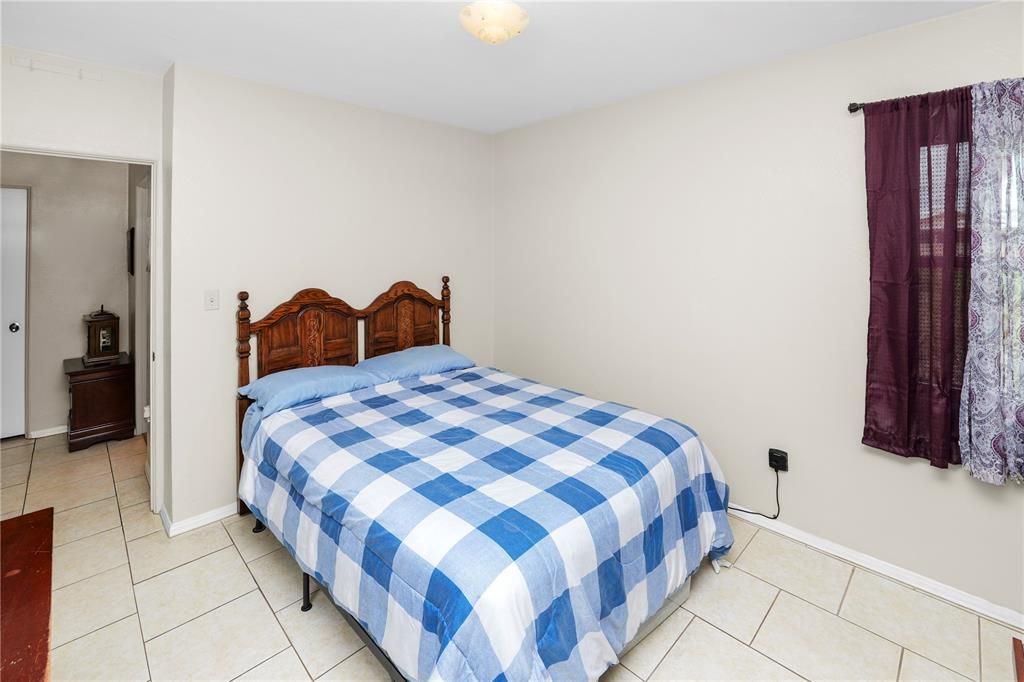 Active With Contract: $215,000 (2 beds, 1 baths, 960 Square Feet)