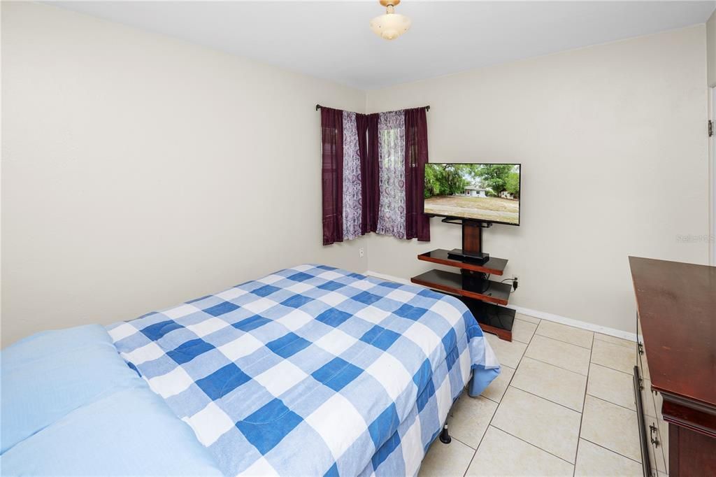 Active With Contract: $215,000 (2 beds, 1 baths, 960 Square Feet)