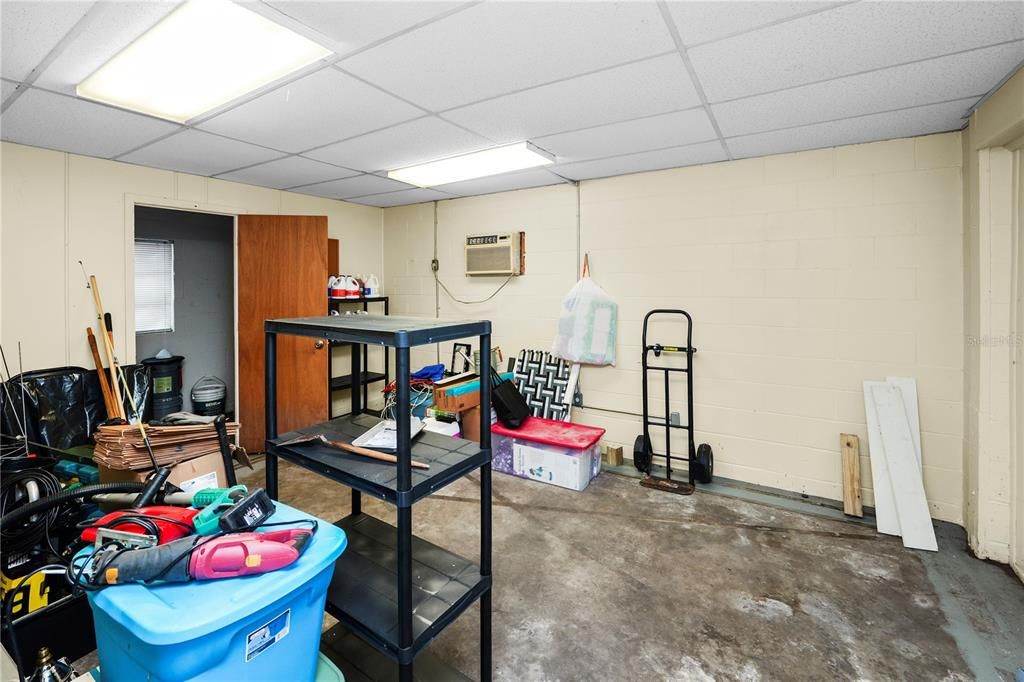 Active With Contract: $215,000 (2 beds, 1 baths, 960 Square Feet)