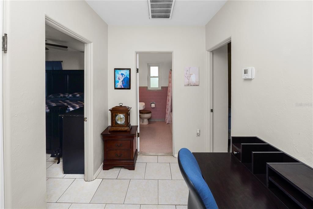 Active With Contract: $215,000 (2 beds, 1 baths, 960 Square Feet)