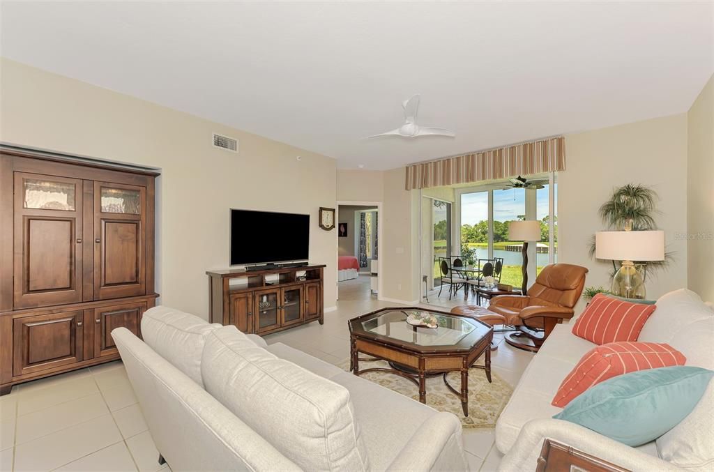 Active With Contract: $534,900 (2 beds, 2 baths, 1661 Square Feet)