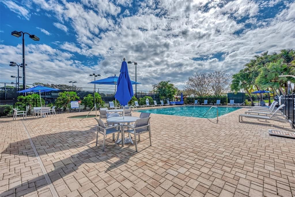 Active With Contract: $534,900 (2 beds, 2 baths, 1661 Square Feet)