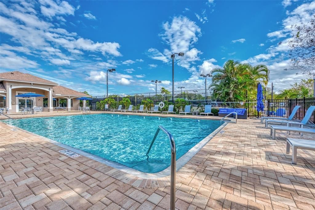 Active With Contract: $534,900 (2 beds, 2 baths, 1661 Square Feet)