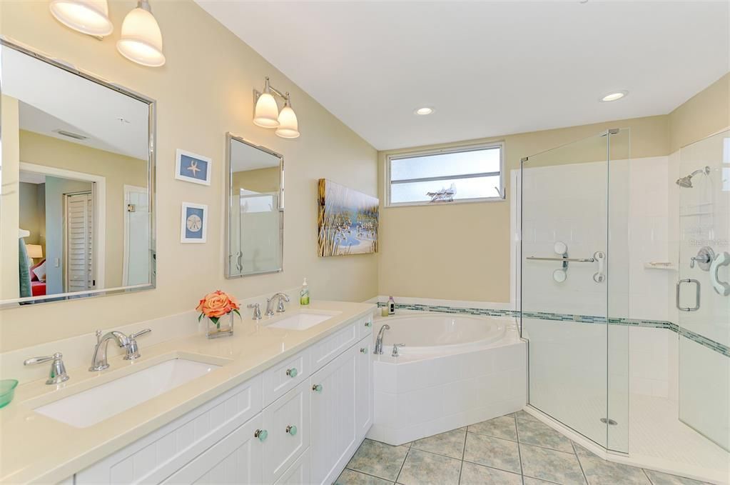 Active With Contract: $534,900 (2 beds, 2 baths, 1661 Square Feet)