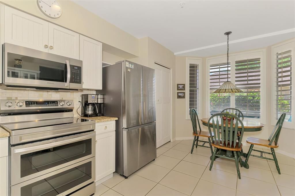 Active With Contract: $534,900 (2 beds, 2 baths, 1661 Square Feet)