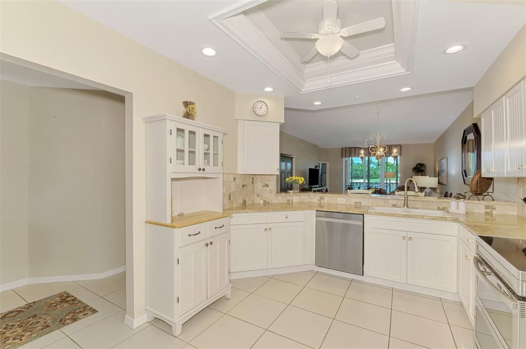 Active With Contract: $534,900 (2 beds, 2 baths, 1661 Square Feet)