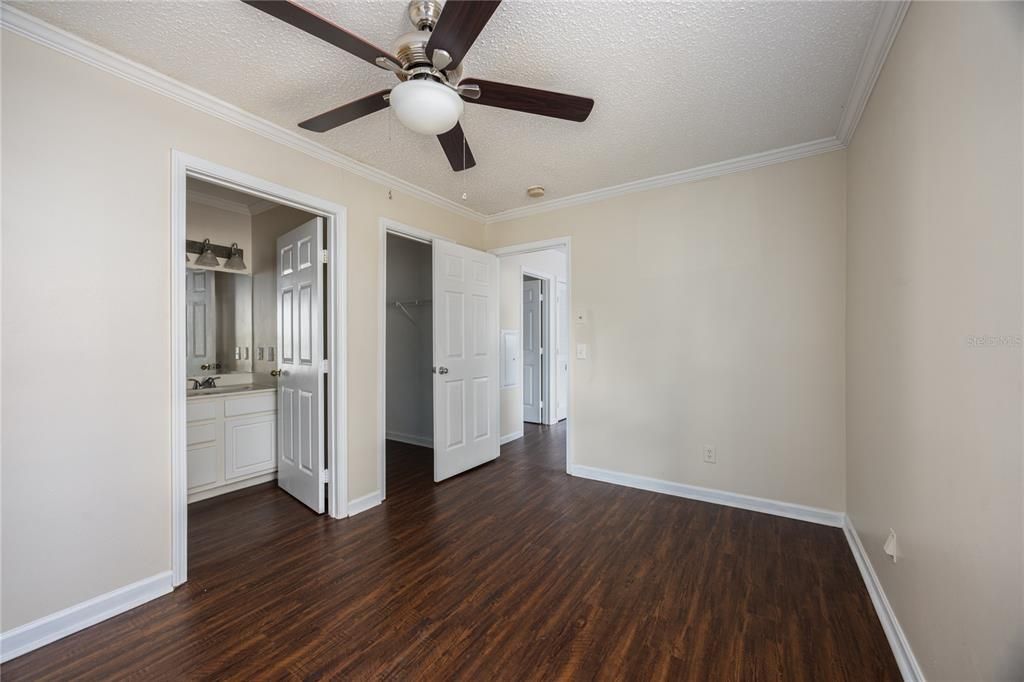 Active With Contract: $1,250 (2 beds, 2 baths, 800 Square Feet)