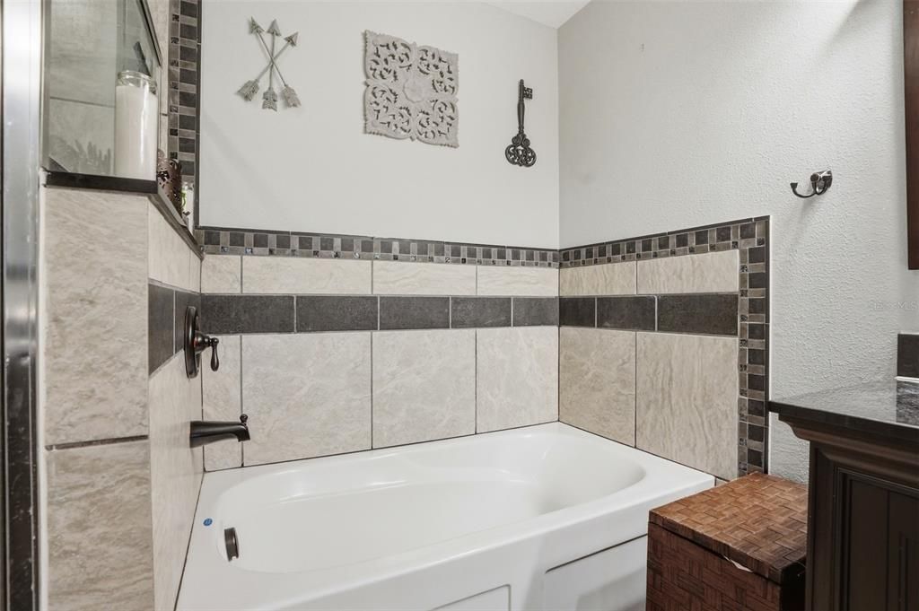 На продажу: $317,900 (4 спален, 2 ванн, 1898 Квадратных фут)