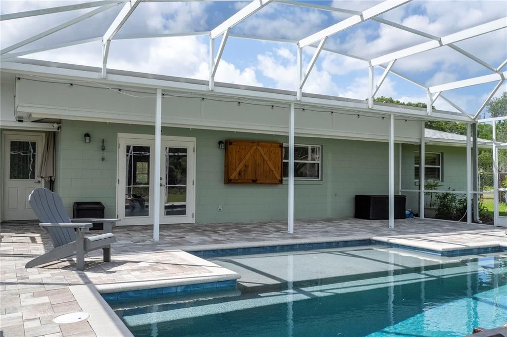 For Sale: $670,000 (4 beds, 2 baths, 1962 Square Feet)