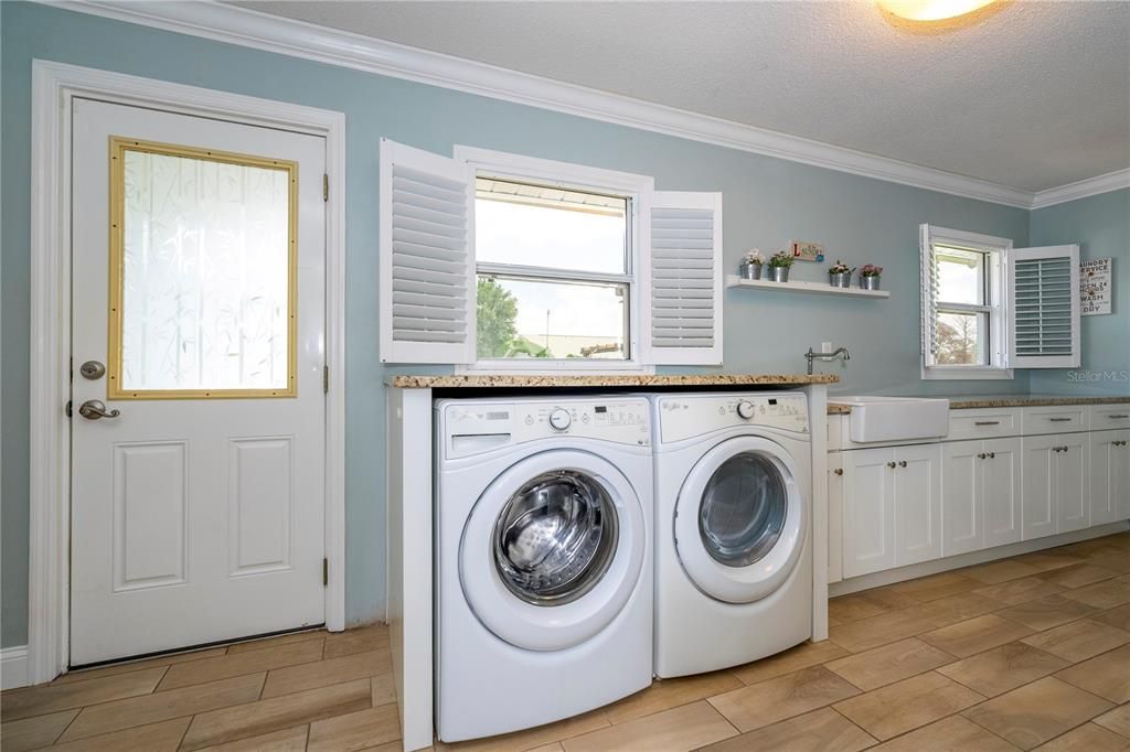 For Sale: $670,000 (4 beds, 2 baths, 1962 Square Feet)