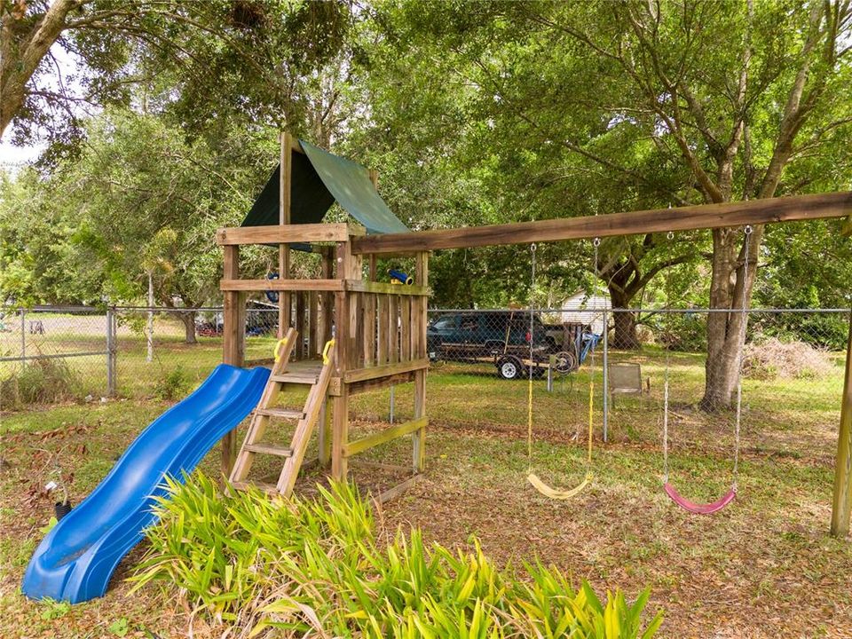 For Sale: $670,000 (4 beds, 2 baths, 1962 Square Feet)