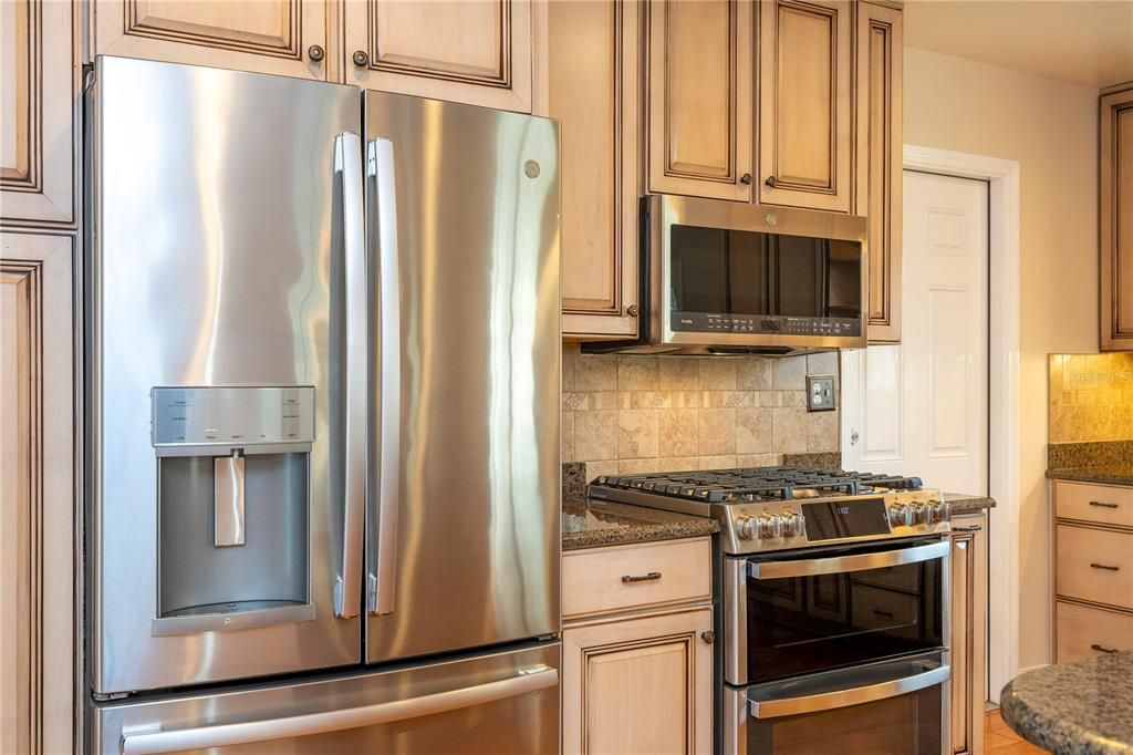 For Sale: $670,000 (4 beds, 2 baths, 1962 Square Feet)