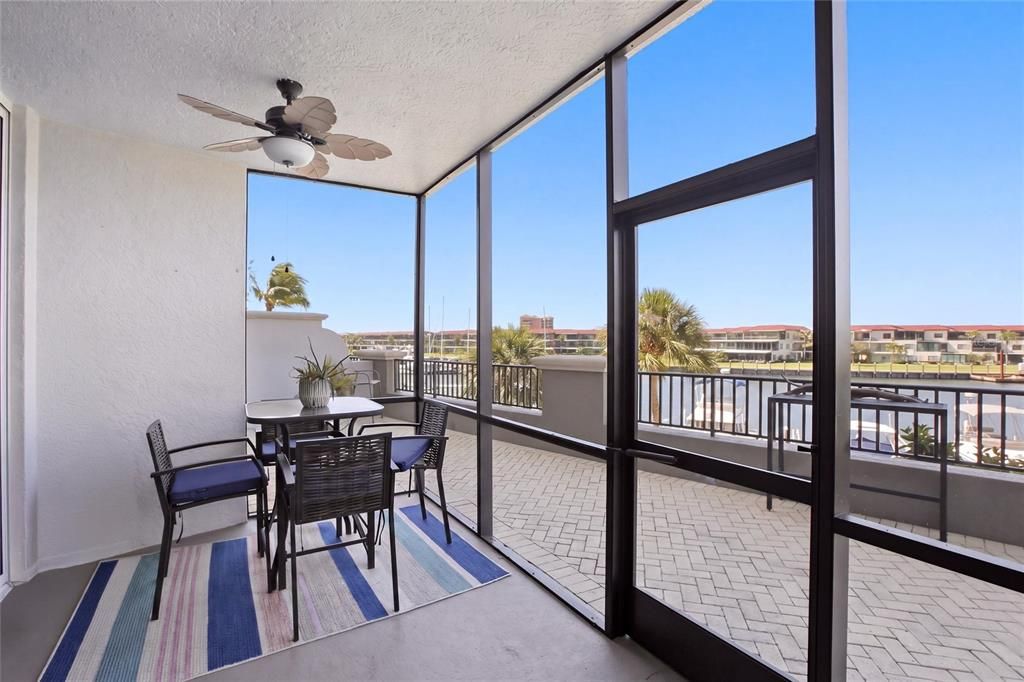For Sale: $599,000 (3 beds, 3 baths, 2100 Square Feet)