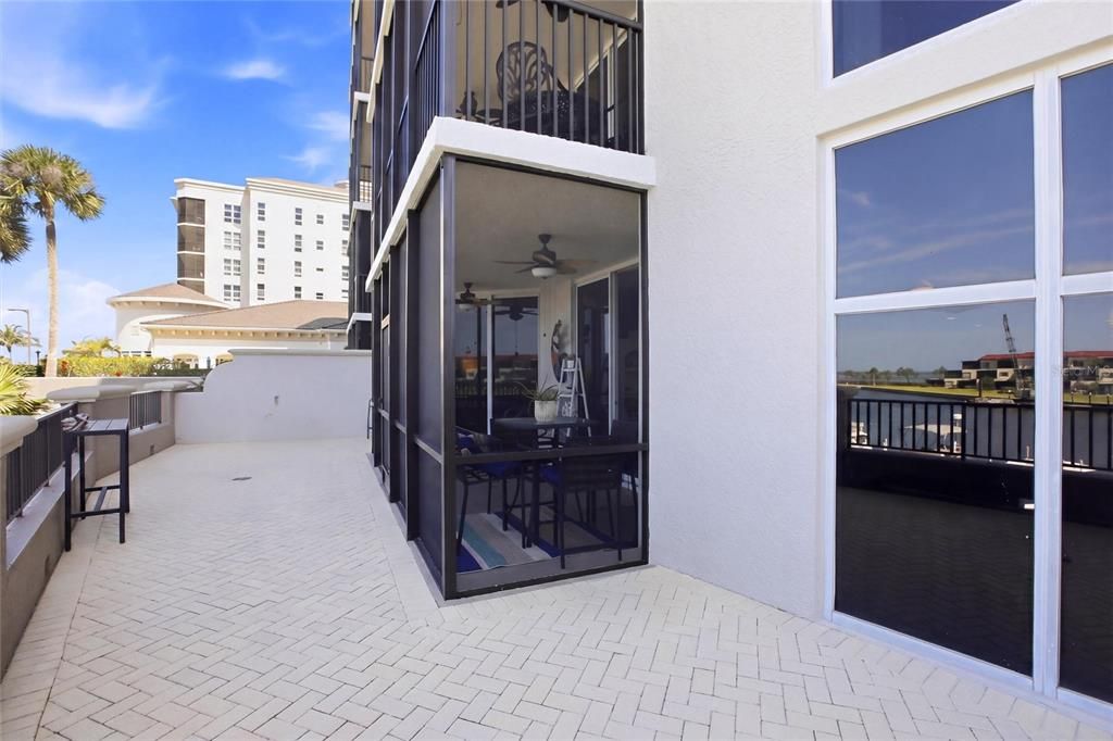 For Sale: $599,000 (3 beds, 3 baths, 2100 Square Feet)