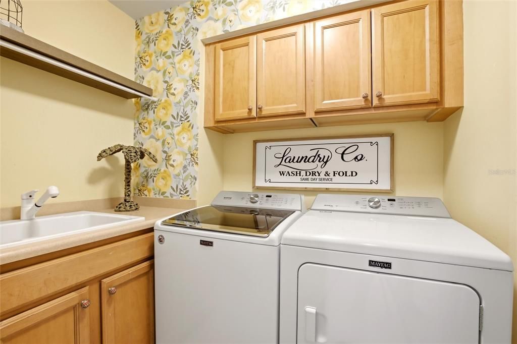 For Sale: $599,000 (3 beds, 3 baths, 2100 Square Feet)