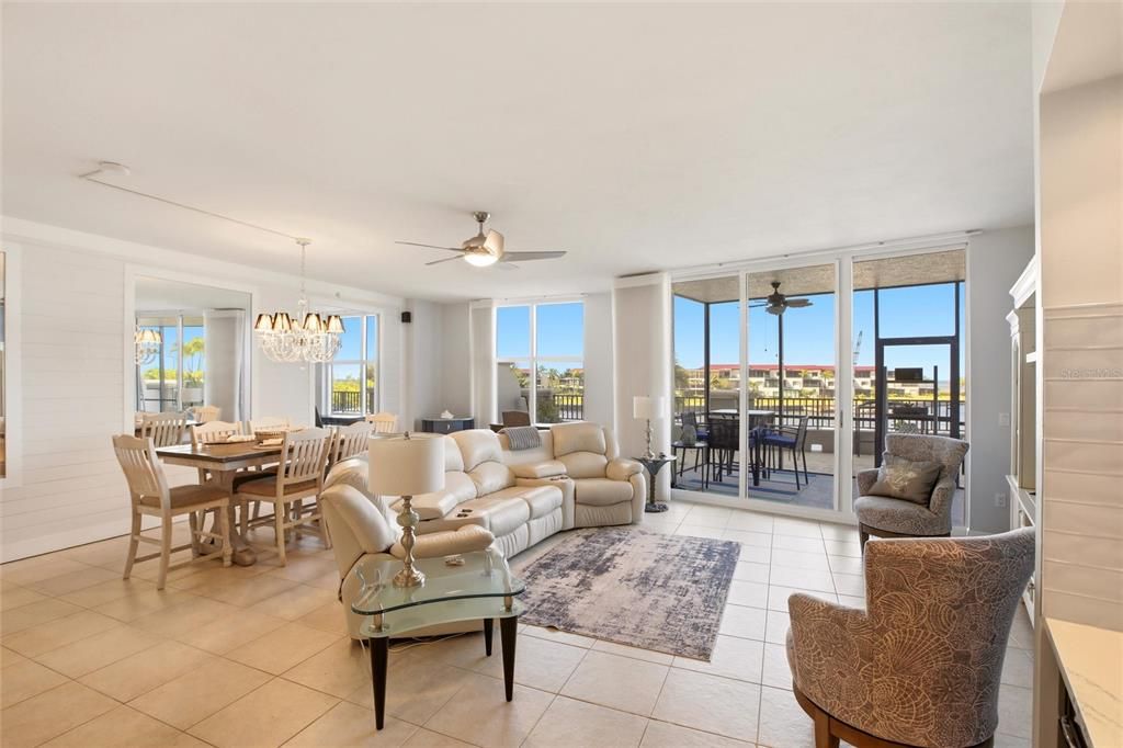 For Sale: $599,000 (3 beds, 3 baths, 2100 Square Feet)