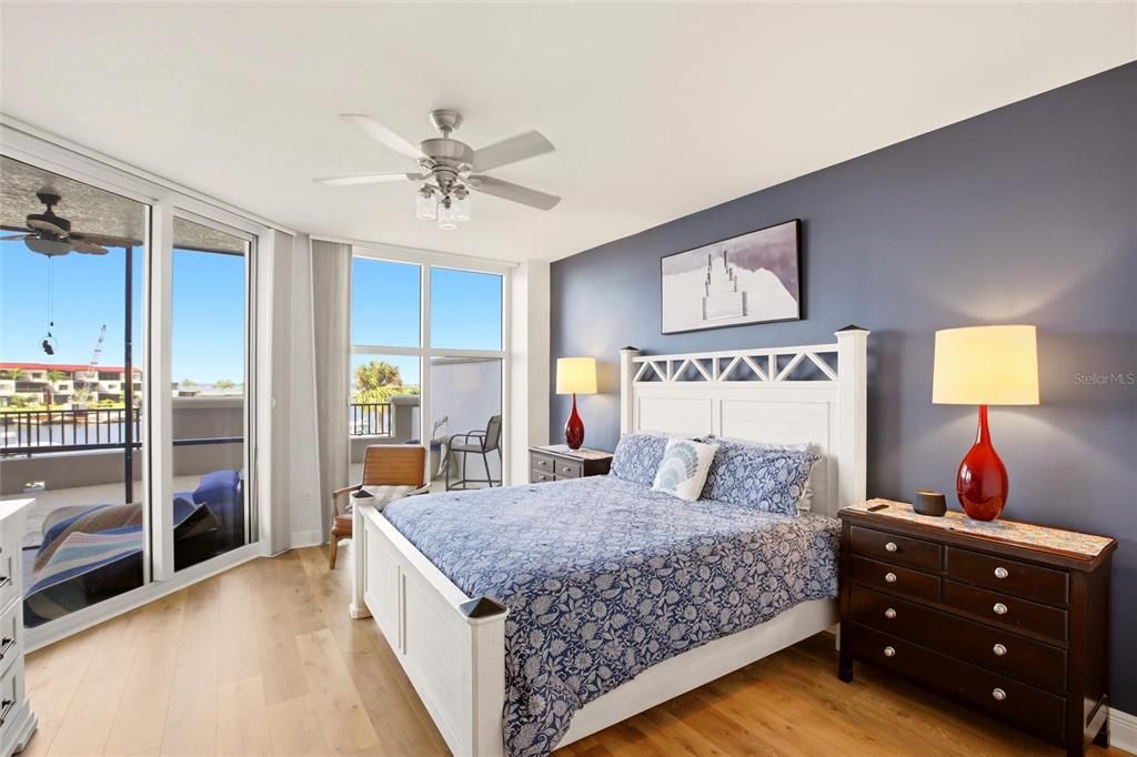 For Sale: $599,000 (3 beds, 3 baths, 2100 Square Feet)