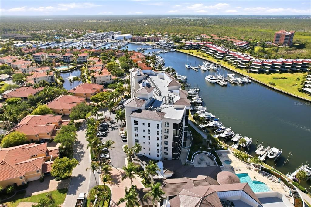 For Sale: $599,000 (3 beds, 3 baths, 2100 Square Feet)