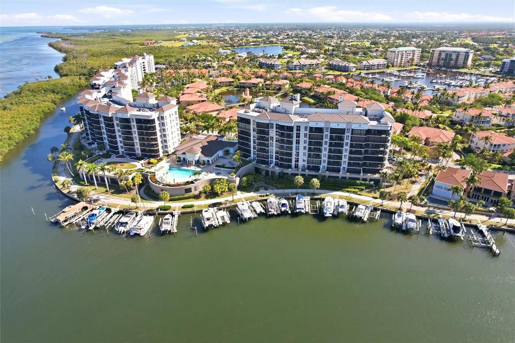 For Sale: $599,000 (3 beds, 3 baths, 2100 Square Feet)