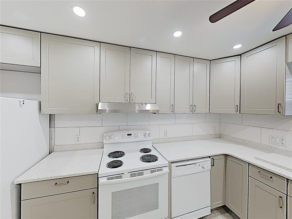 В аренду: $1,550 (2 спален, 1 ванн, 920 Квадратных фут)