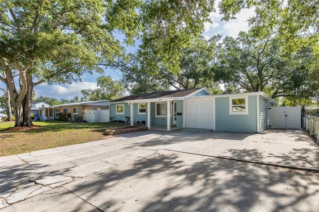 Active With Contract: $500,000 (3 beds, 2 baths, 1664 Square Feet)