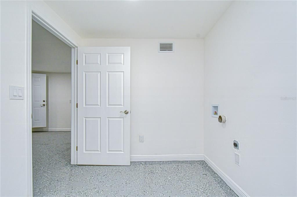Active With Contract: $500,000 (3 beds, 2 baths, 1664 Square Feet)