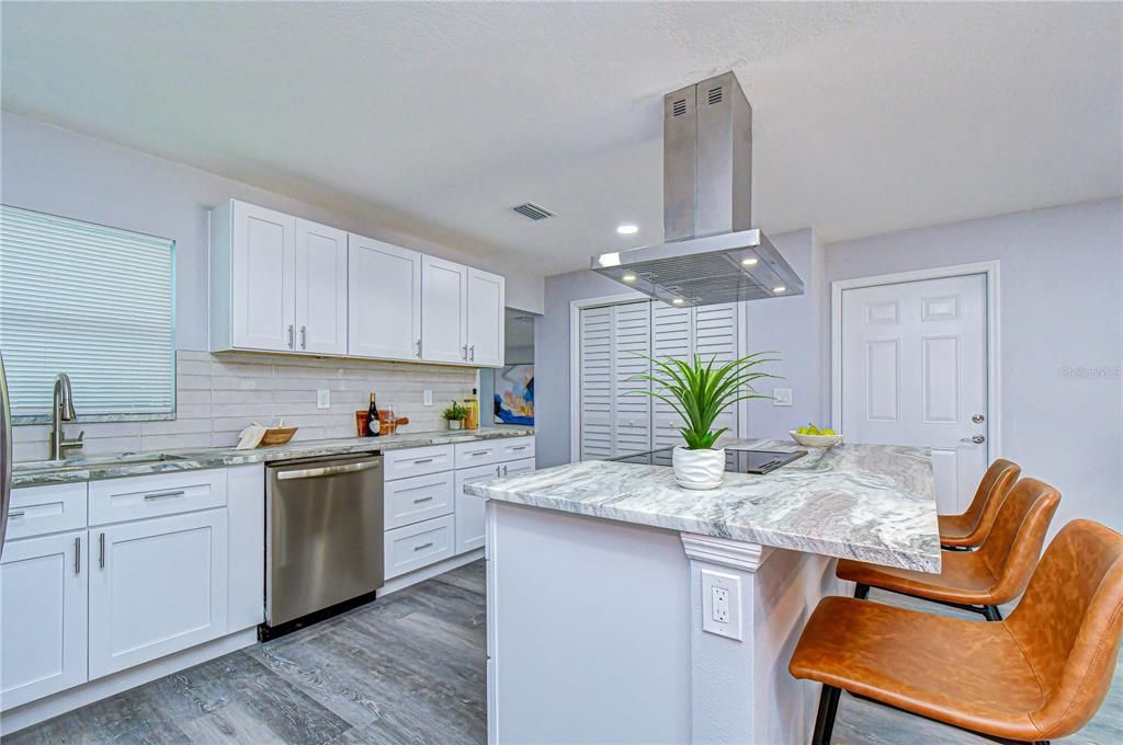 Active With Contract: $500,000 (3 beds, 2 baths, 1664 Square Feet)