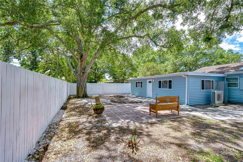 Active With Contract: $500,000 (3 beds, 2 baths, 1664 Square Feet)