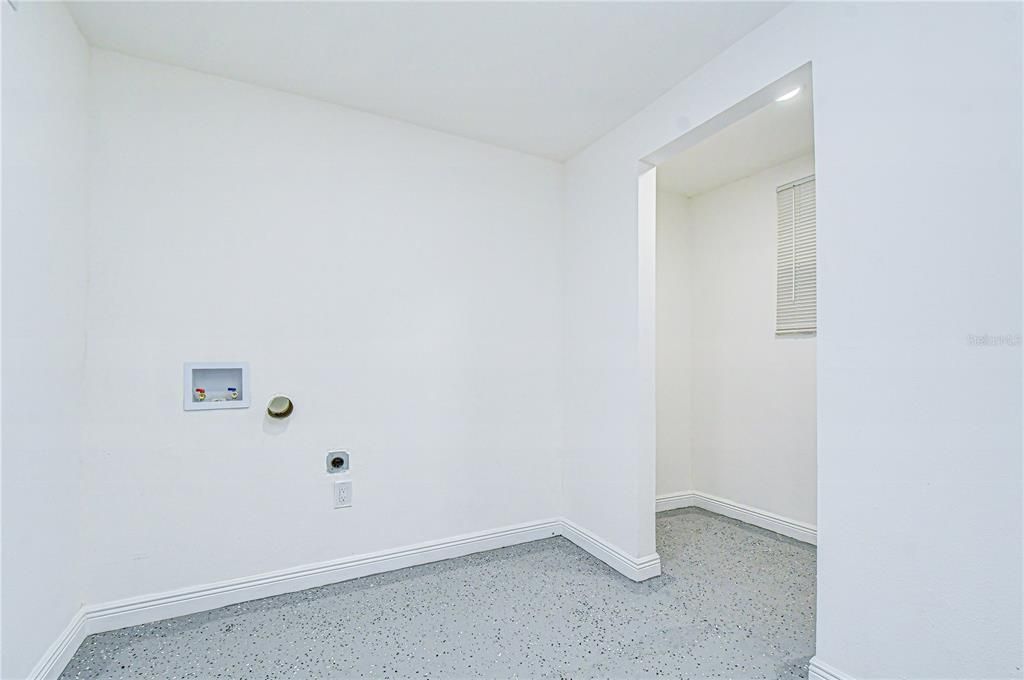 Active With Contract: $500,000 (3 beds, 2 baths, 1664 Square Feet)