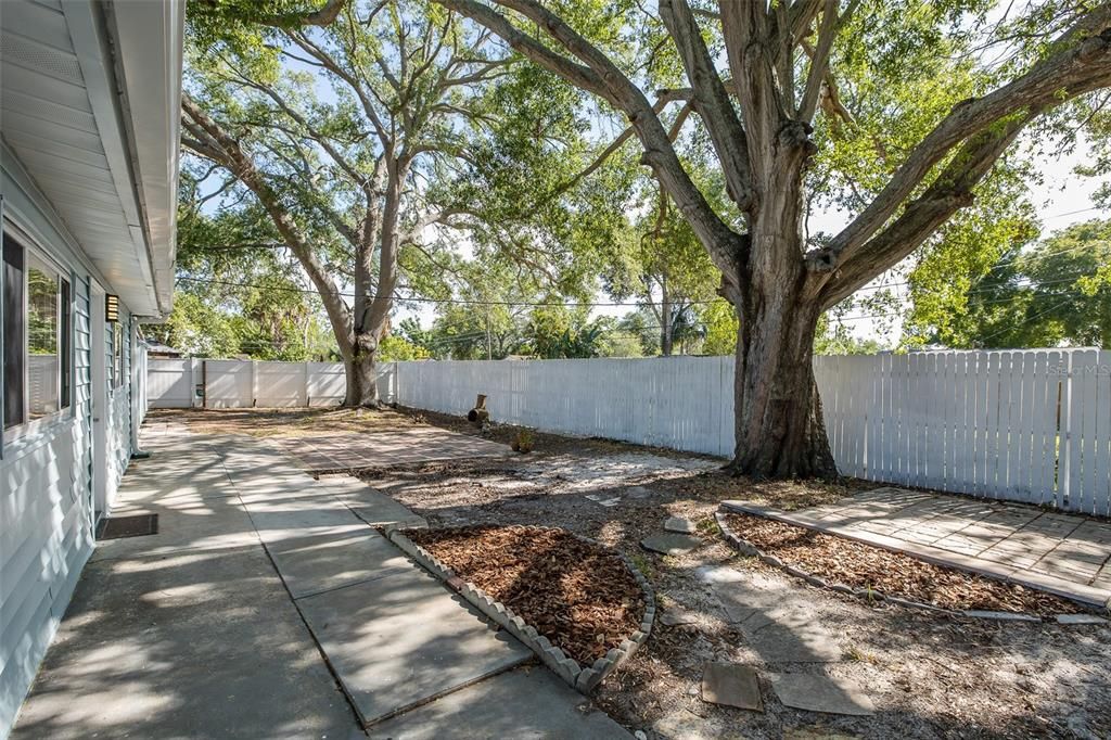 Active With Contract: $500,000 (3 beds, 2 baths, 1664 Square Feet)