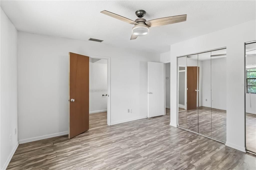 На продажу: $134,999 (2 спален, 2 ванн, 875 Квадратных фут)