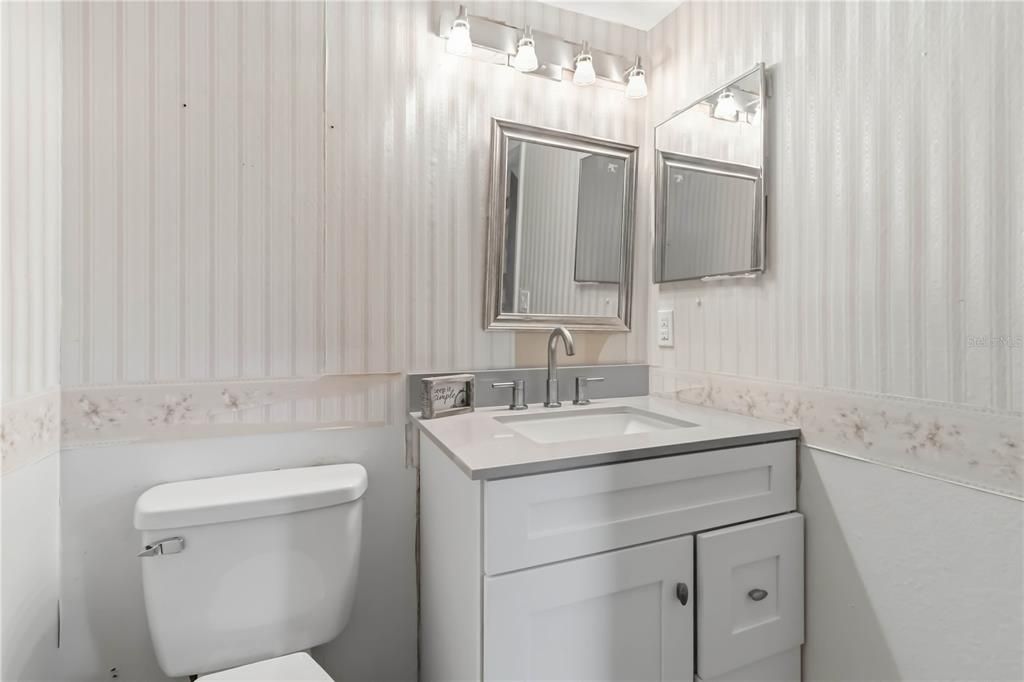 На продажу: $134,999 (2 спален, 2 ванн, 875 Квадратных фут)