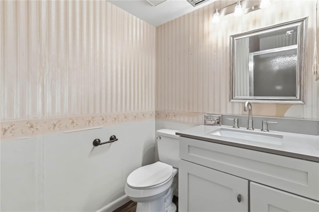 На продажу: $134,999 (2 спален, 2 ванн, 875 Квадратных фут)