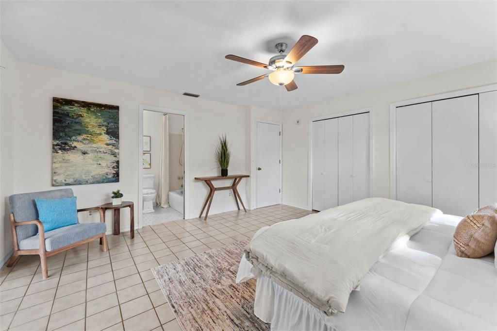 Activo con contrato: $540,000 (5 camas, 2 baños, 2292 Pies cuadrados)