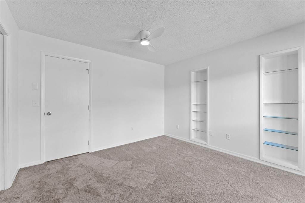 Activo con contrato: $540,000 (5 camas, 2 baños, 2292 Pies cuadrados)