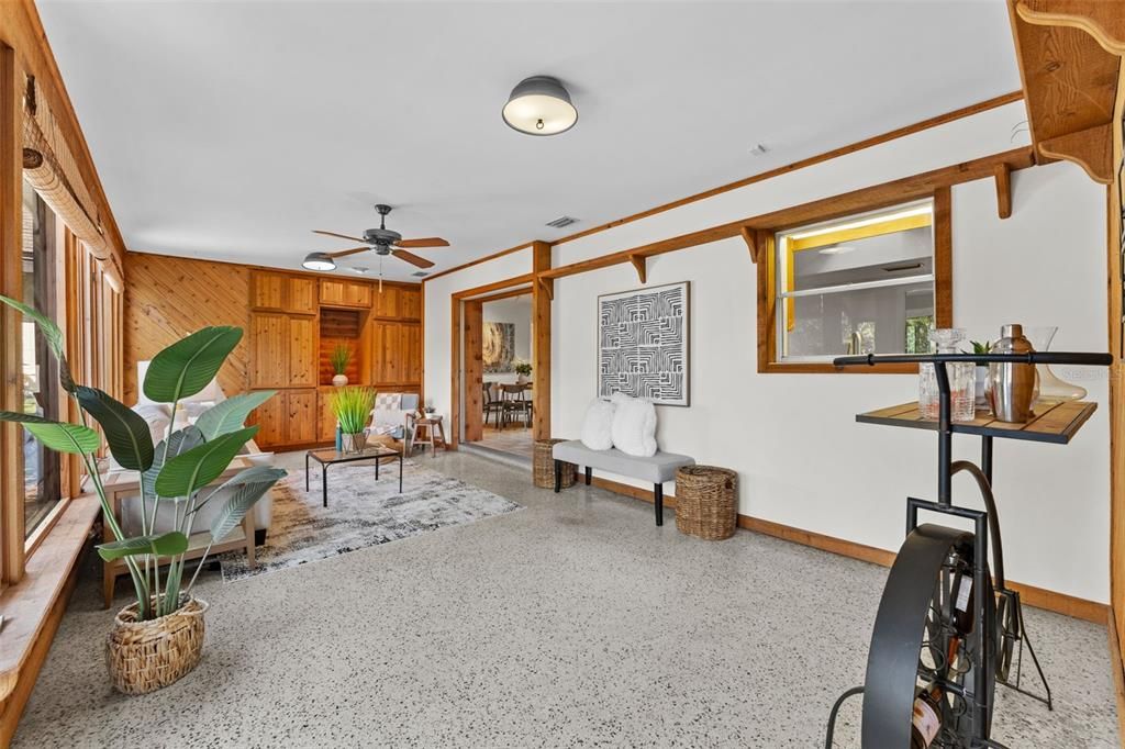Activo con contrato: $540,000 (5 camas, 2 baños, 2292 Pies cuadrados)