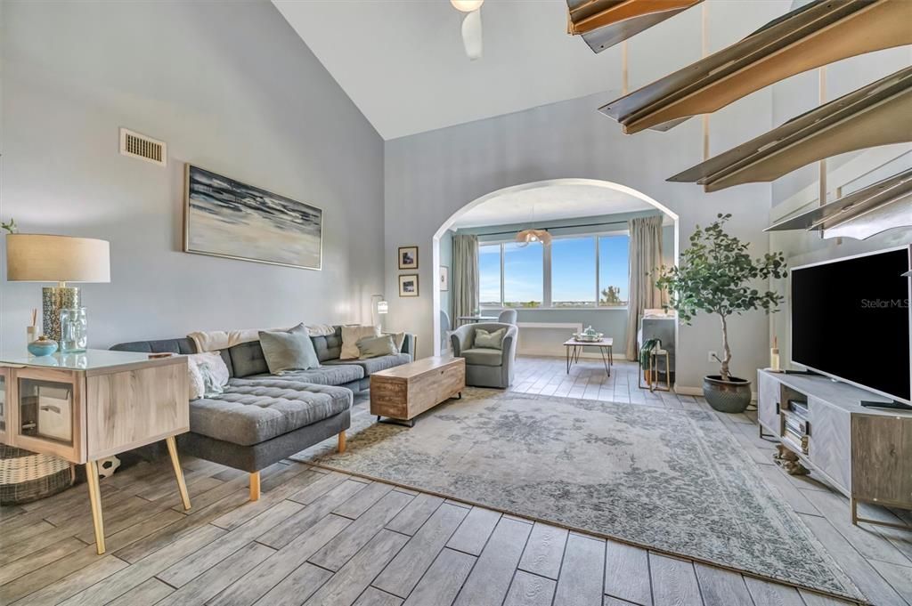 出租: $3,250 (3 贝兹, 3 浴室, 1988 平方英尺)