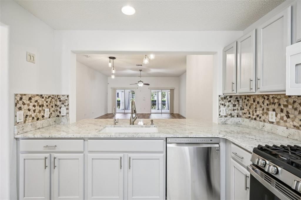 For Sale: $650,000 (3 beds, 3 baths, 2478 Square Feet)