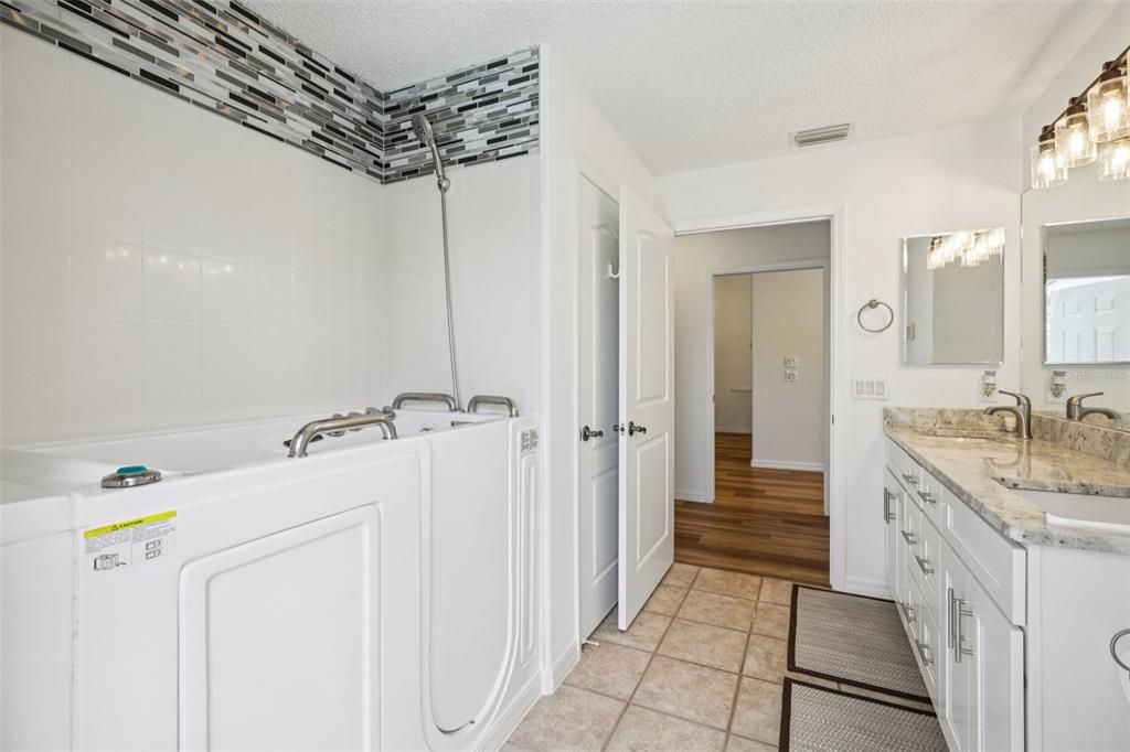 For Sale: $650,000 (3 beds, 3 baths, 2478 Square Feet)