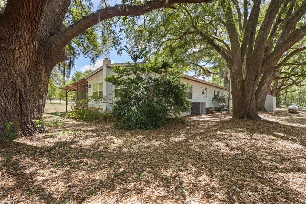 For Sale: $224,900 (2 beds, 2 baths, 1440 Square Feet)