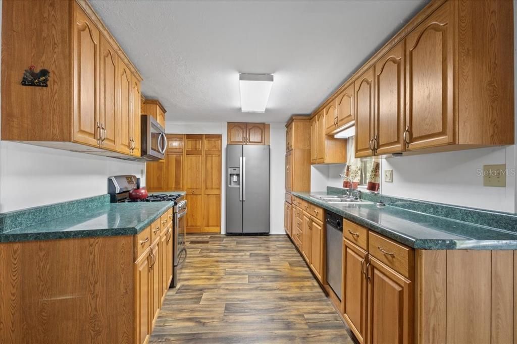 For Sale: $224,900 (2 beds, 2 baths, 1440 Square Feet)