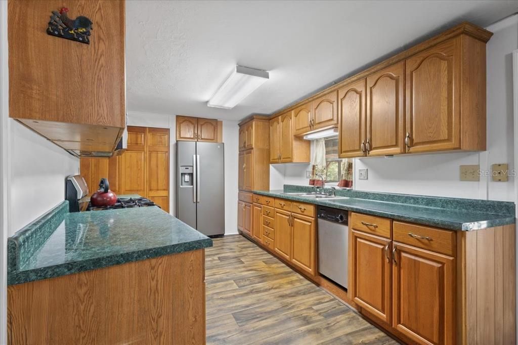 For Sale: $224,900 (2 beds, 2 baths, 1440 Square Feet)