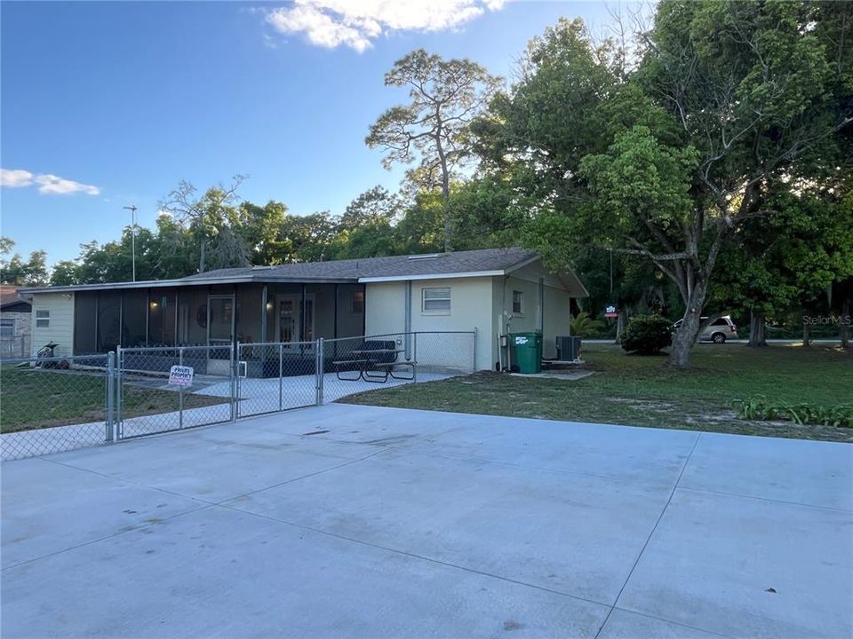 For Sale: $310,000 (3 beds, 2 baths, 1300 Square Feet)